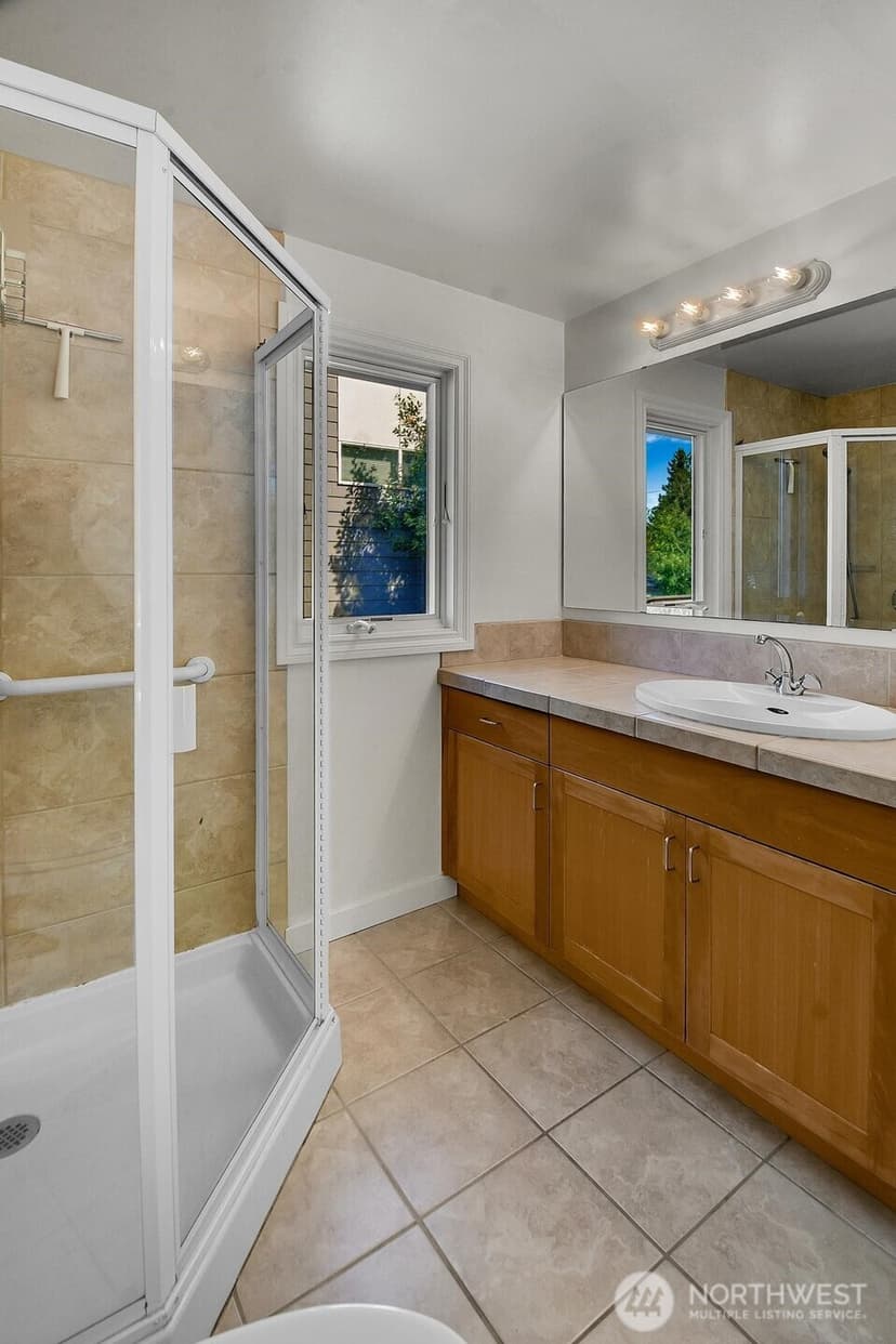 Property photo for 9118 Linden Avenue N, Seattle photo 11