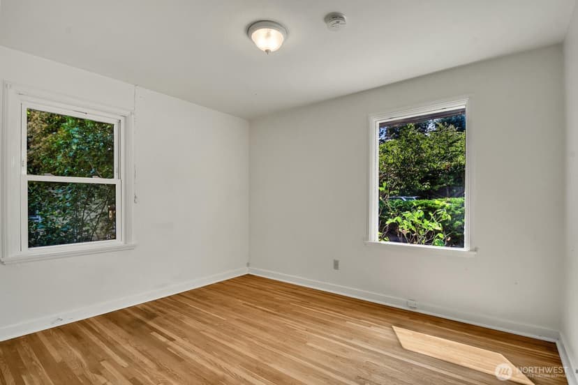 Property photo for 9118 Linden Avenue N, Seattle photo 6