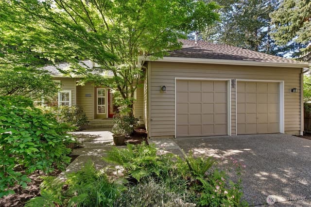 Property photo for 3320 165th Place NE, Bellevue photo 2