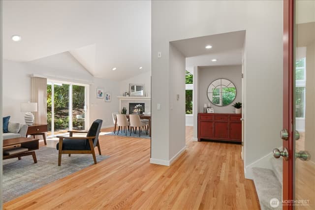 Property photo for 3320 165th Place NE, Bellevue photo 4