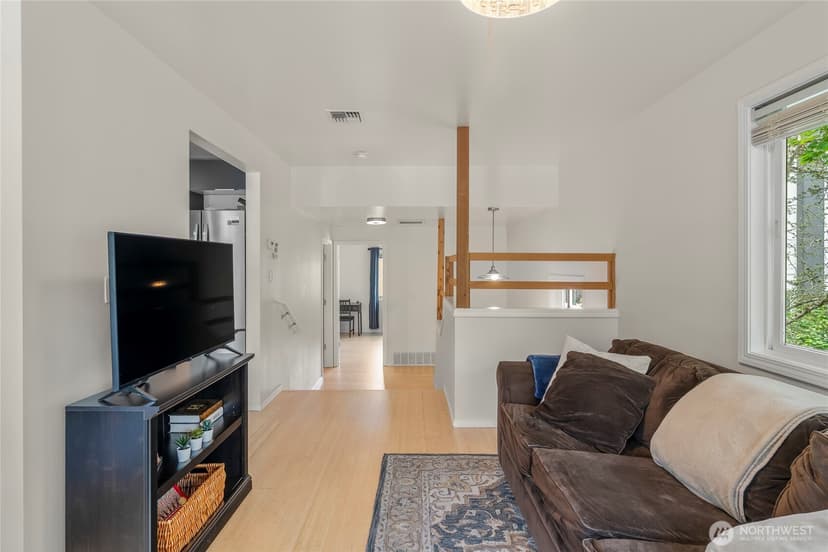 Property photo for 831 19th Avenue S, Seattle photo 6