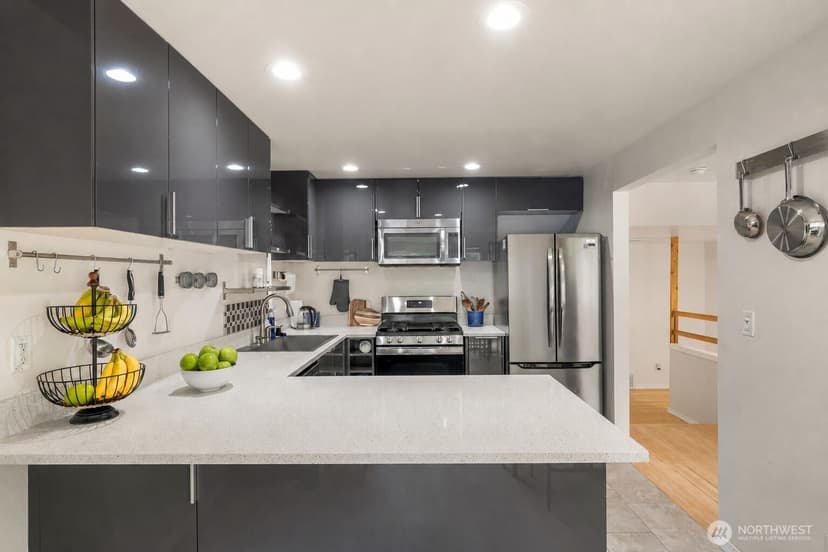 Property photo for 831 19th Avenue S, Seattle photo 9