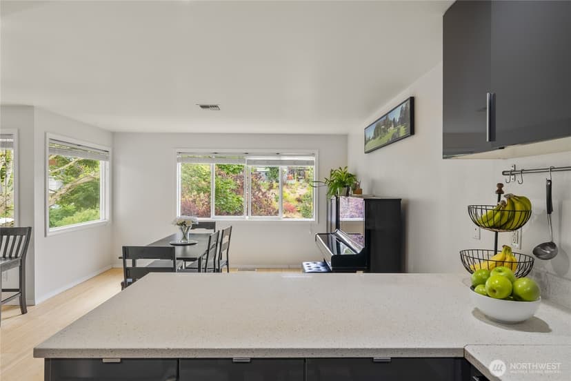 Property photo for 831 19th Avenue S, Seattle photo 11
