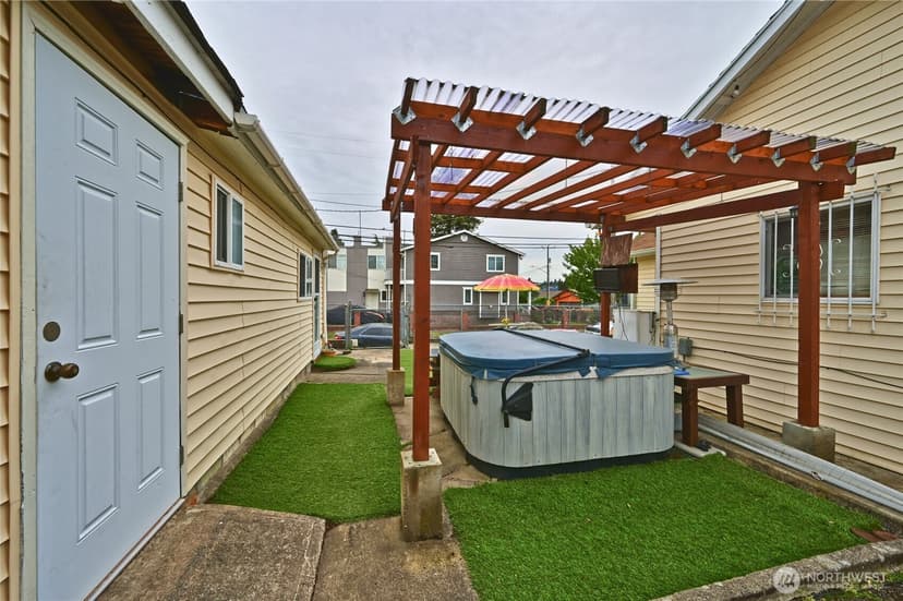 Property photo for 5402 S Cloverdale Street, Seattle photo 11