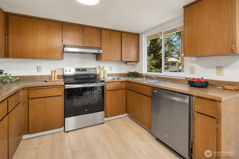 Property photo for 7223 NE 152nd Place, Kenmore photo 11