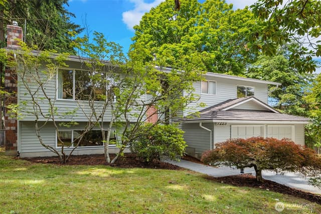 Property photo for 7223 NE 152nd Place, Kenmore photo 2