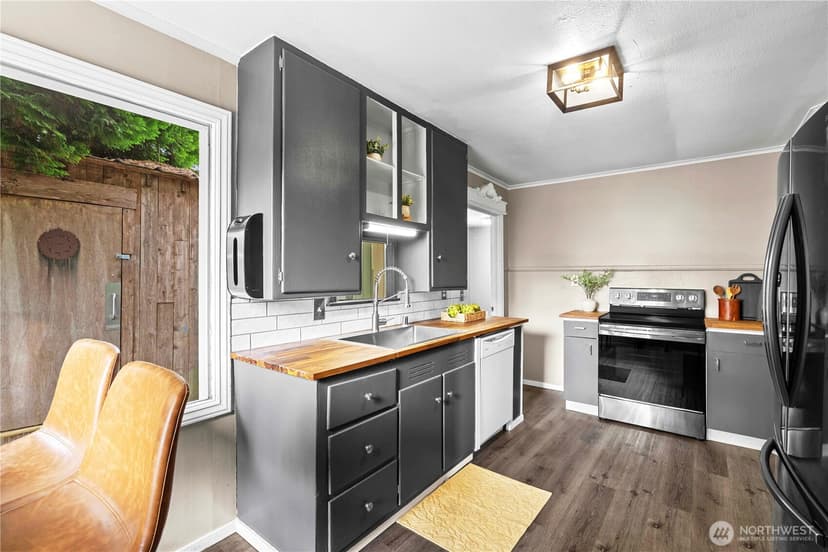 Property photo for 1 E McGill Avenue, Everett photo 13