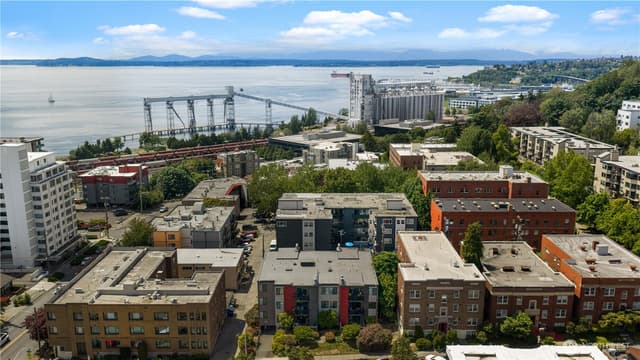 Property photo for 613 4th Avenue W #103, Seattle photo 3
