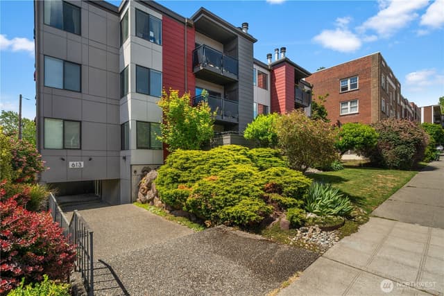 Property photo for 613 4th Avenue W #103, Seattle