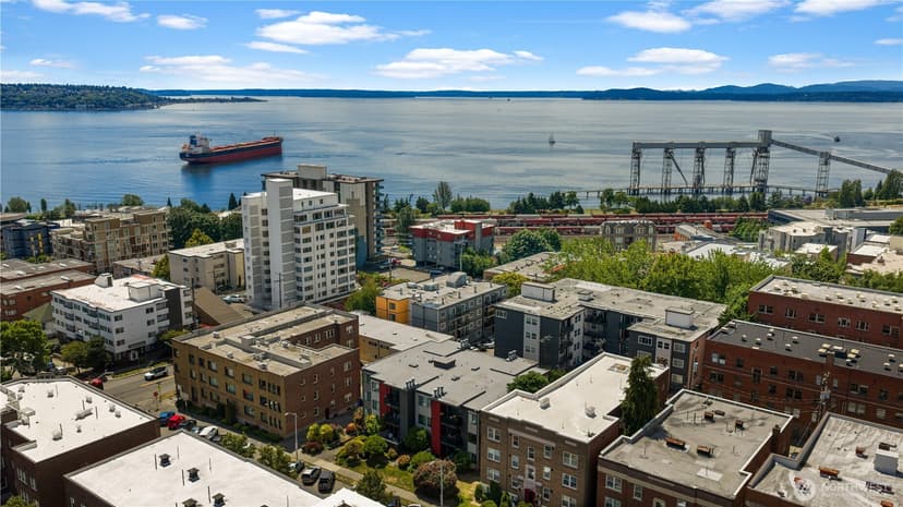 Property photo for 613 4th Avenue W #103, Seattle photo 2
