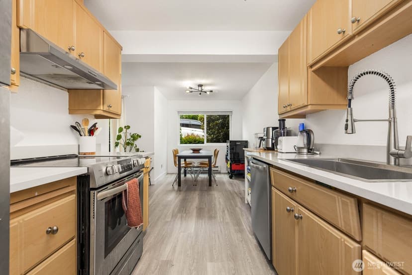 Property photo for 8747 Phinney Avenue N #7, Seattle photo 6
