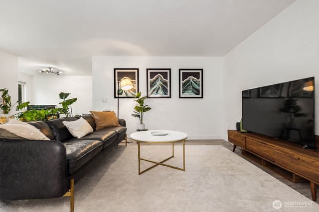 Property photo for 8747 Phinney Avenue N #7, Seattle photo 4