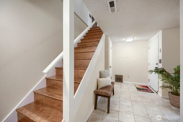 Property photo for 10634 Glen Acres Drive S, Seattle photo 5
