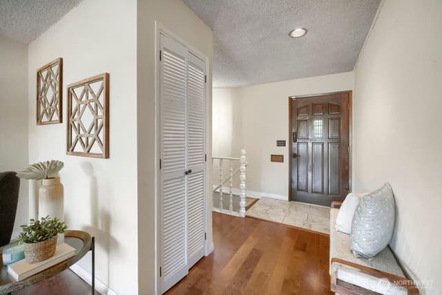 Property photo for 10634 Glen Acres Drive S, Seattle photo 3