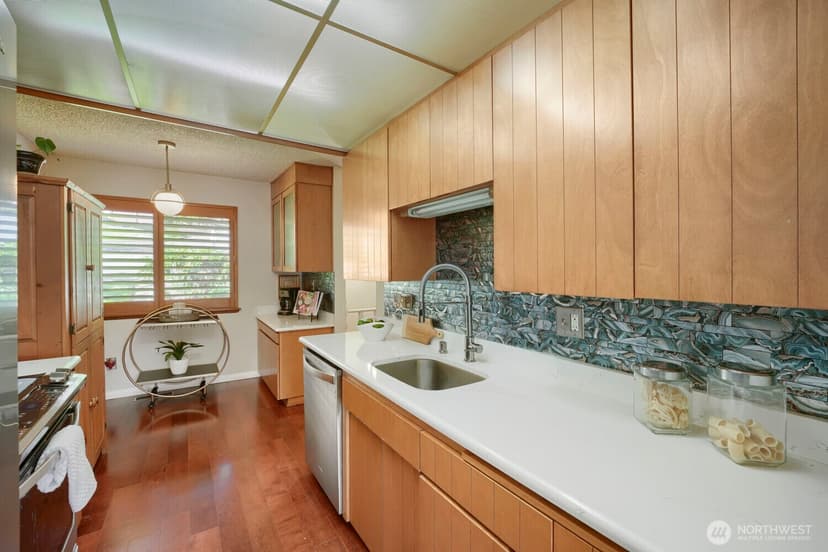 Property photo for 10634 Glen Acres Drive S, Seattle photo 11