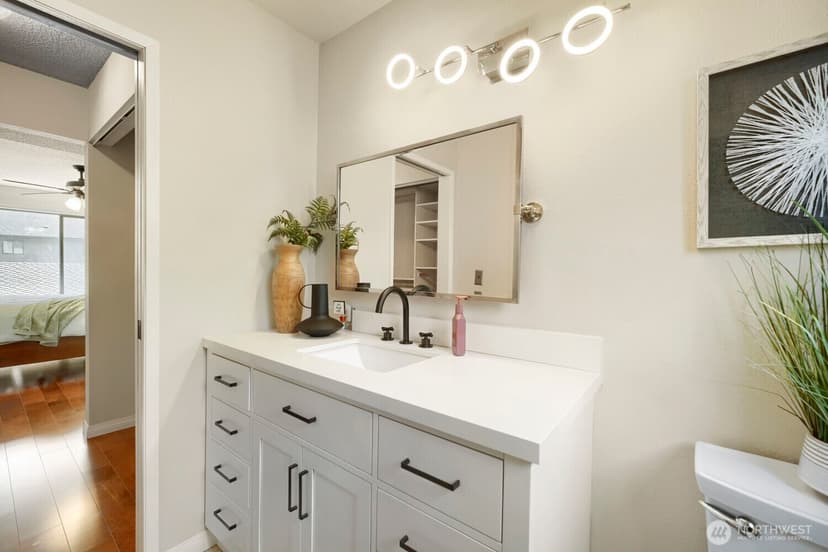 Property photo for 10634 Glen Acres Drive S, Seattle photo 19