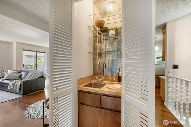 Property photo for 10634 Glen Acres Drive S, Seattle photo 4