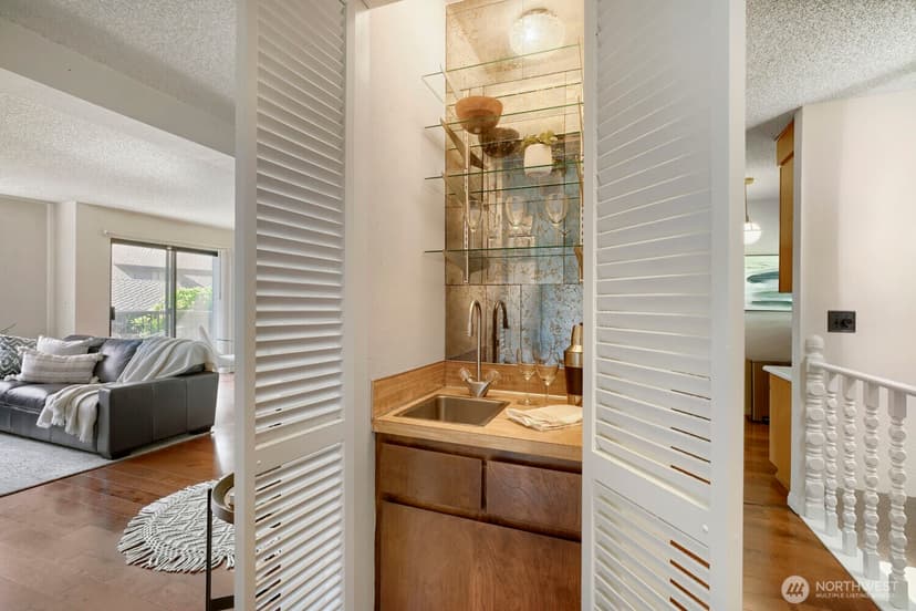 Property photo for 10634 Glen Acres Drive S, Seattle photo 4