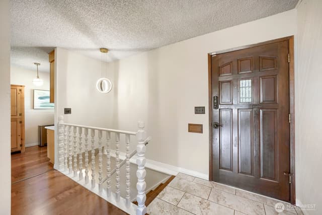 Property photo for 10634 Glen Acres Drive S, Seattle photo 2