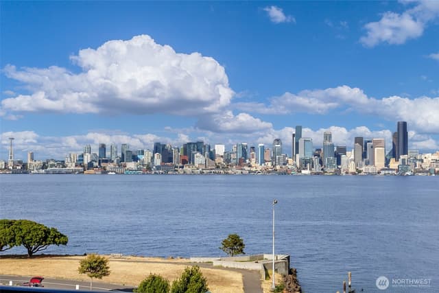 Property photo for 1221 Harbor Avenue SW #402-3, Seattle photo 3