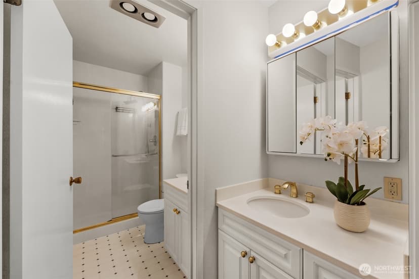 Property photo for 1221 Harbor Avenue SW #402-3, Seattle photo 28