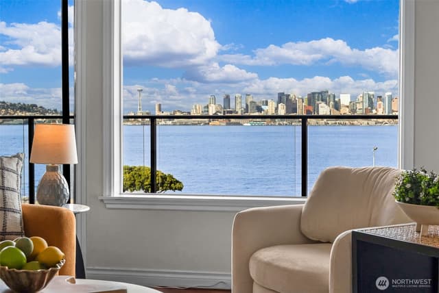 Property photo for 1221 Harbor Avenue SW #402-3, Seattle photo 2
