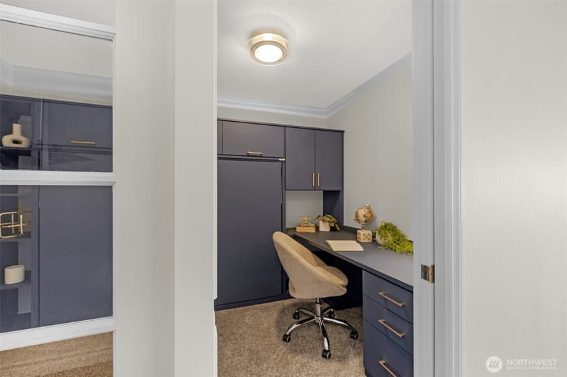 Property photo for 1221 Harbor Avenue SW #402-3, Seattle photo 33