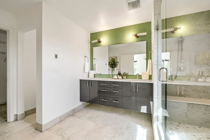 Property photo for 3812 Whitman Avenue N, Seattle photo 24
