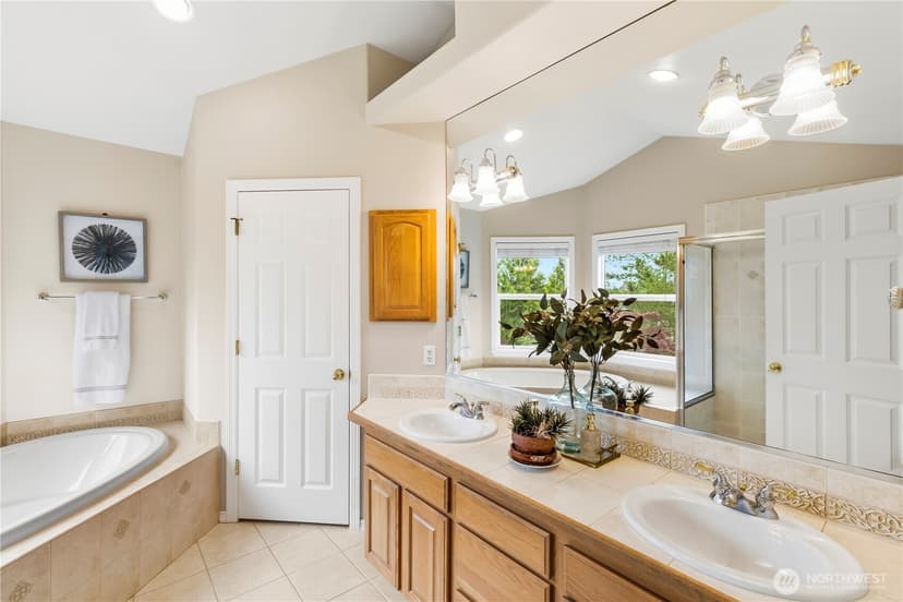 Property photo for 3602 Broadmoor Drive NE, Tacoma photo 28