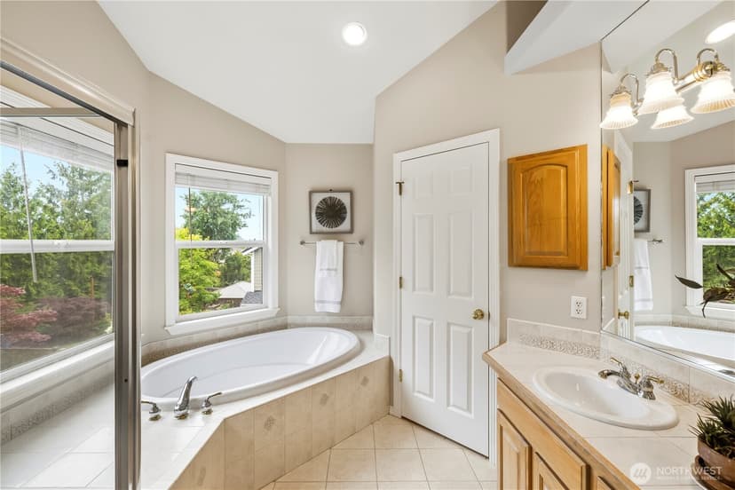 Property photo for 3602 Broadmoor Drive NE, Tacoma photo 29