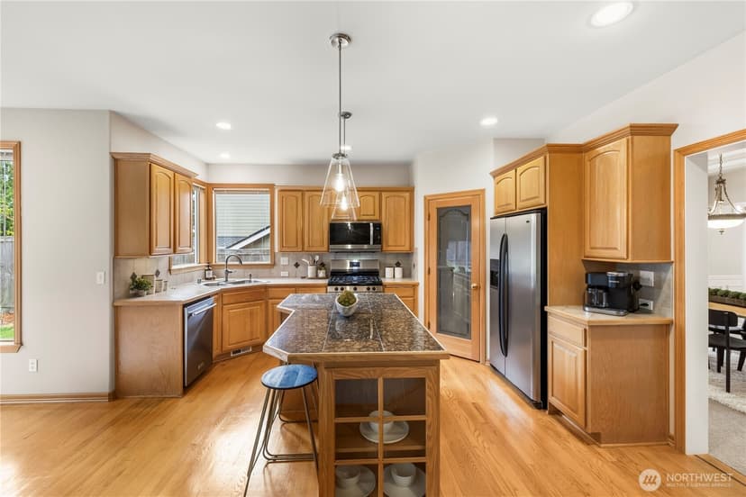 Property photo for 3602 Broadmoor Drive NE, Tacoma photo 9