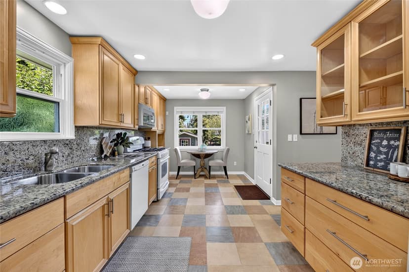 Property photo for 6046 50th Avenue SW, Seattle photo 10