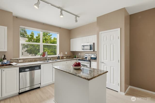 Property photo for 3116 164th Street SW #504, Lynnwood photo 4