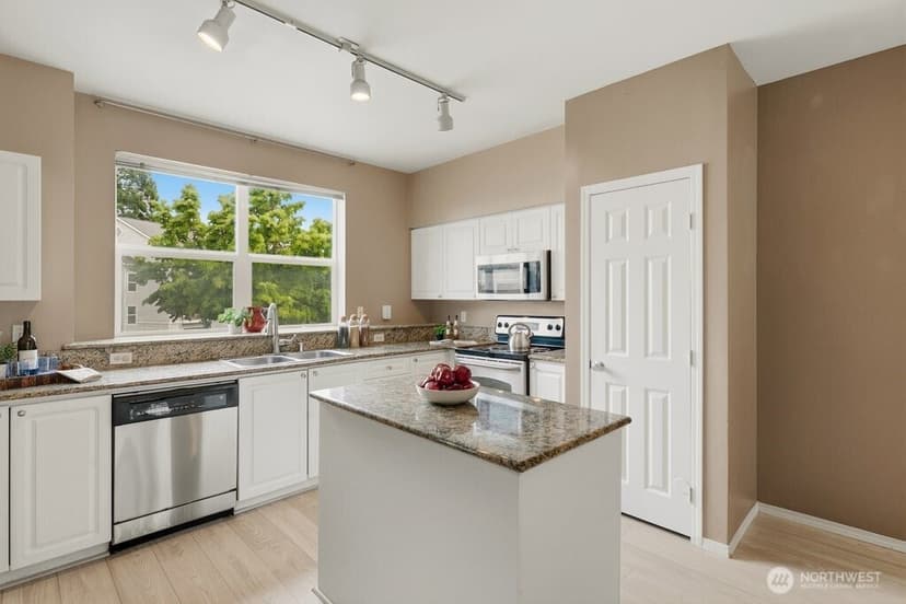 Property photo for 3116 164th Street SW #504, Lynnwood photo 4