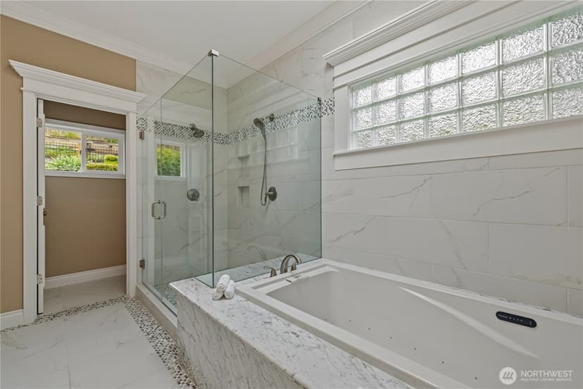 Property photo for 413 174th Place NE, Bellevue photo 24