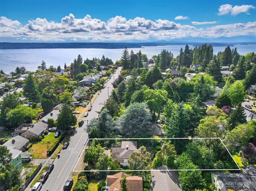 Property photo for 4010 SW 106th Street, Seattle photo 2