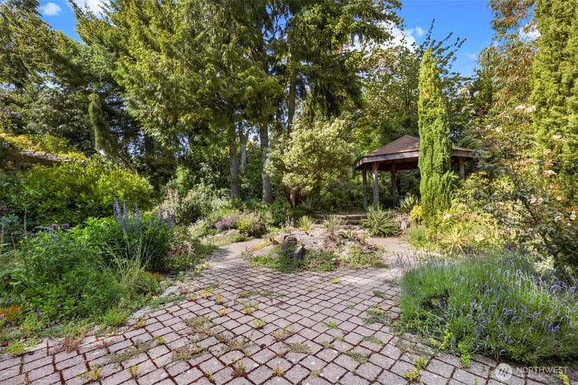 Property photo for 4010 SW 106th Street, Seattle photo 5