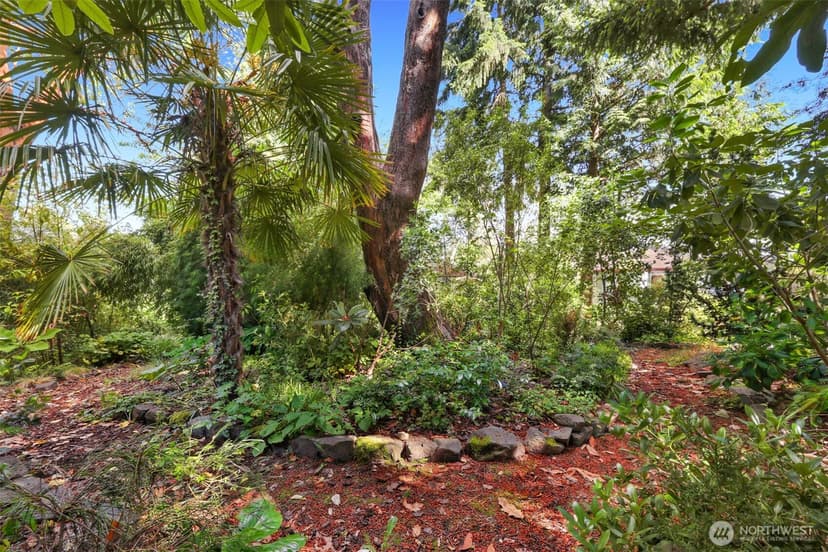 Property photo for 4010 SW 106th Street, Seattle photo 8