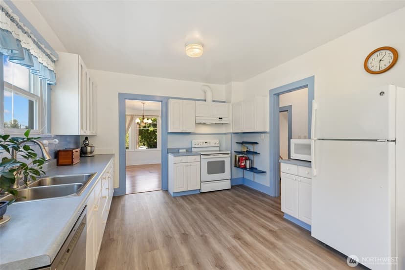 Property photo for 2013 SW Dakota Street, Seattle photo 11
