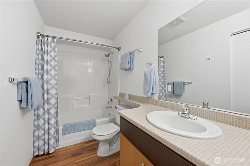 Property photo for 4020 Aurora Avenue N #304, Seattle photo 17