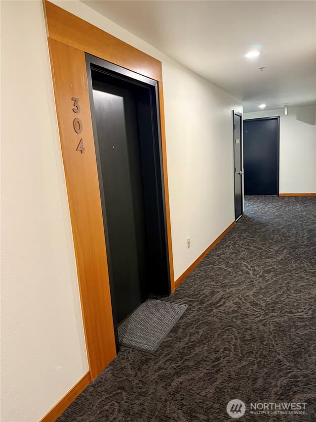 Property photo for 4020 Aurora Avenue N #304, Seattle photo 5