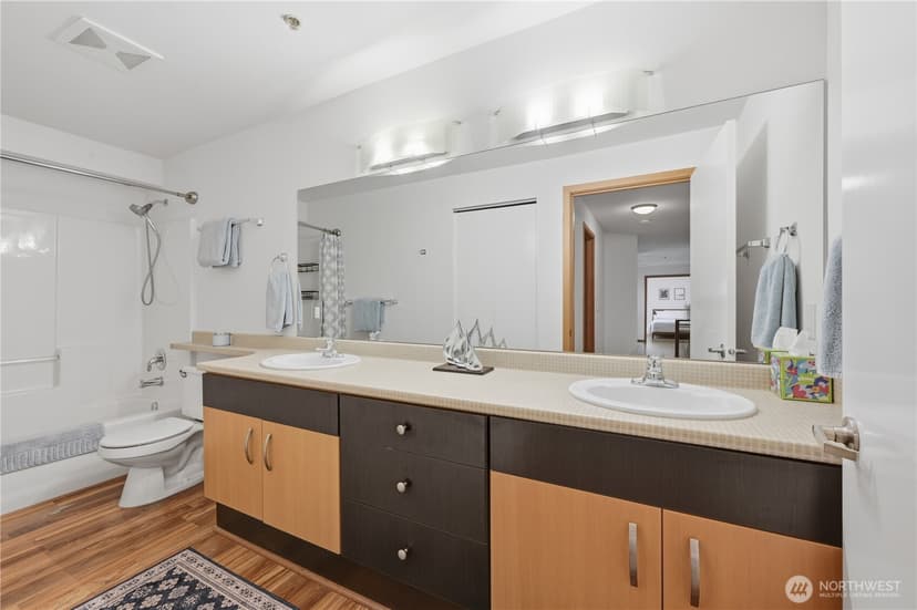 Property photo for 4020 Aurora Avenue N #304, Seattle photo 18