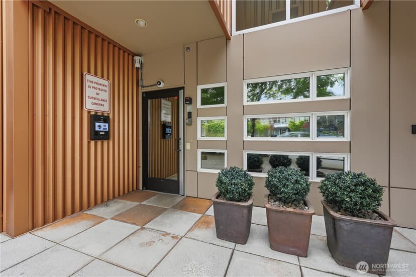 Property photo for 4020 Aurora Avenue N #304, Seattle photo 2