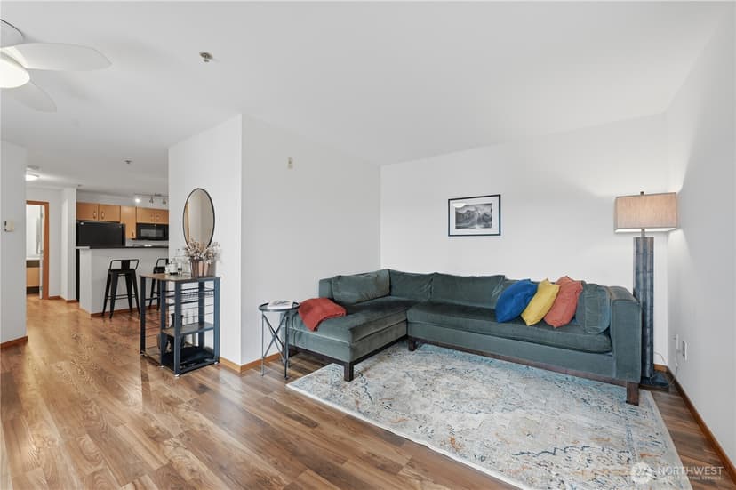 Property photo for 4020 Aurora Avenue N #304, Seattle photo 12