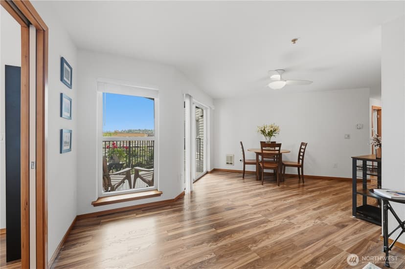 Property photo for 4020 Aurora Avenue N #304, Seattle photo 13