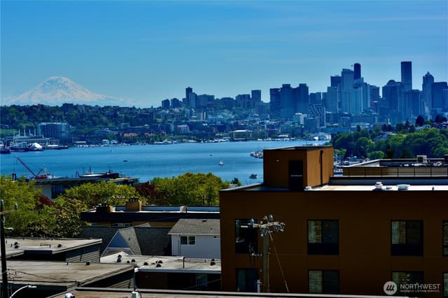 Property photo for 4020 Aurora Avenue N #304, Seattle photo 3