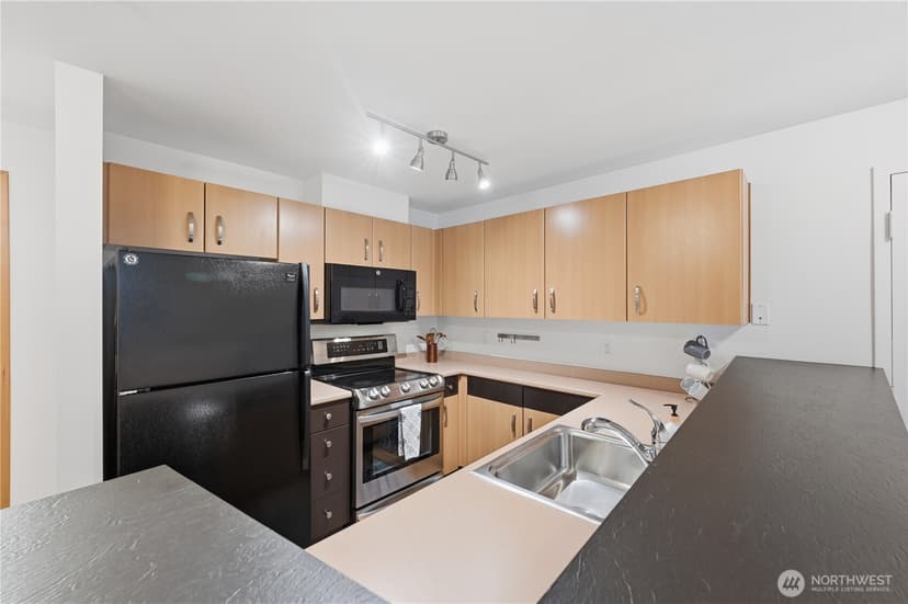 Property photo for 4020 Aurora Avenue N #304, Seattle photo 7