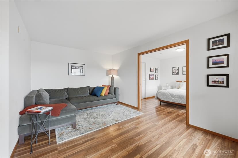 Property photo for 4020 Aurora Avenue N #304, Seattle photo 11