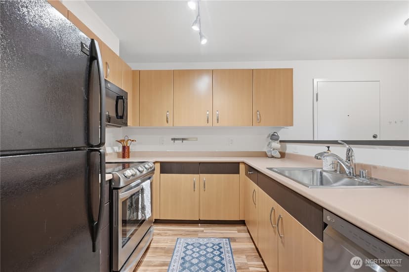 Property photo for 4020 Aurora Avenue N #304, Seattle photo 8