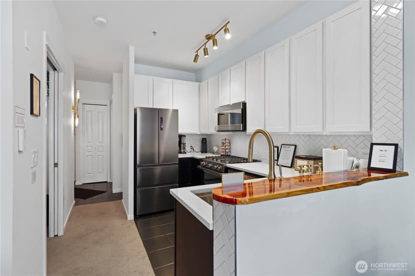 Property photo for 1950 Alaskan Way #422, Seattle photo 10